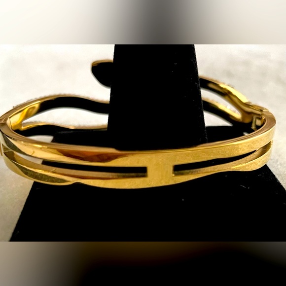 Beautiful Gold Tone Finish Snake Bangle, NWOT! - Picture 3 of 3